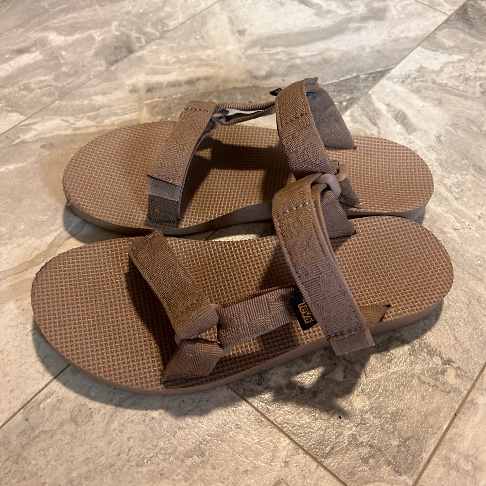 Teva sandals slip on, tan